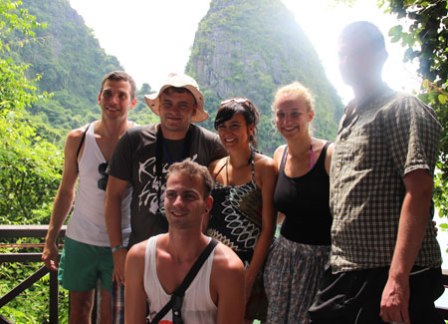 亚欧青年代表团参观下龙湾